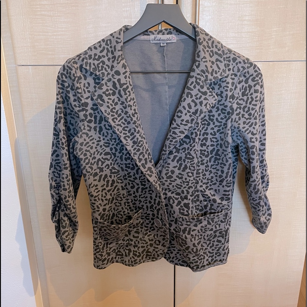 Modmodele Womans Jacket Sz Medium Cheetah Gray Two Button Pockets